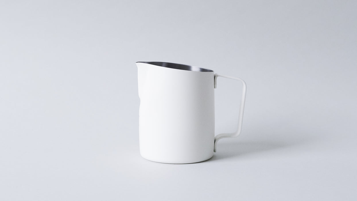 17oz Matte White with Round Tip and Dual Volume Indicator